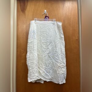 Willi Smith linen White Pencil Skirt with embroidered Blue Floral Design